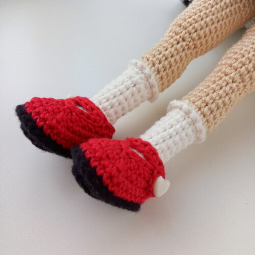 Boneca Amigurumi com Vestido Xadrez