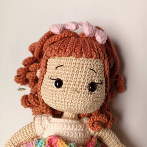Boneca de Crochê Amigurumi com Vestido Menina