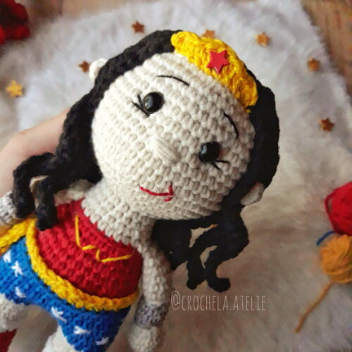 Boneca Mulher Maravilha Personagem em Crochê Amigurumi