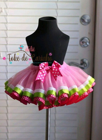 *Saia tutu Luxo Moranguinho. Tamanho 1 até 4 anos.