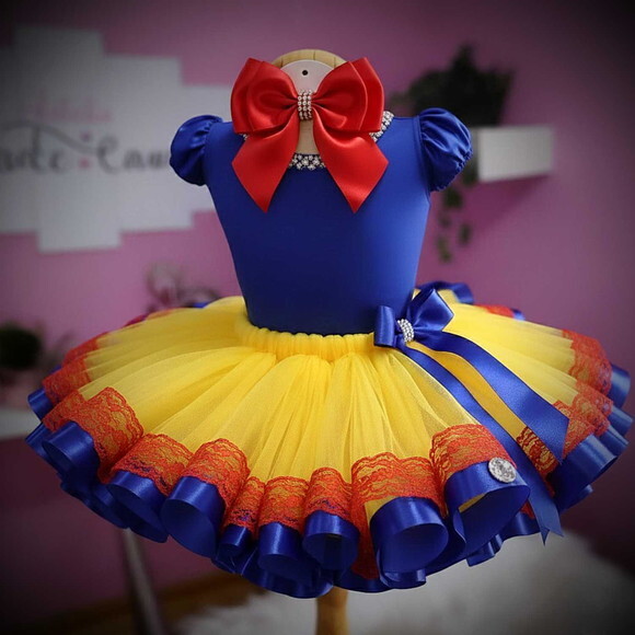 Fantasia branca de Neve. Tamanho 3 até 6 Anos.