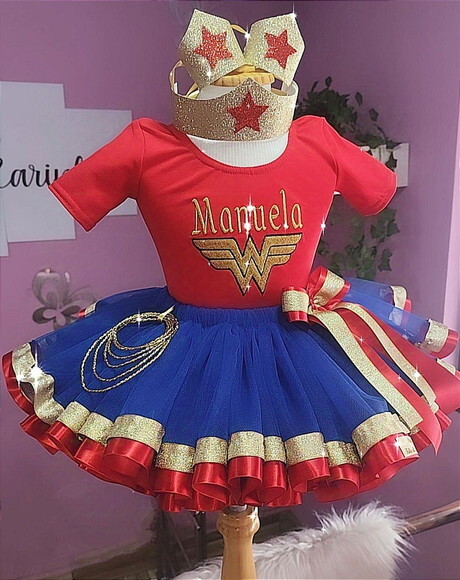 Fantasia Mulher Maravilha. Tamanho 4 ou 6 Anos.