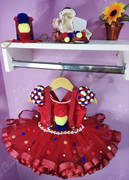 Fantasia Tema circo/palhaçinha Completa. Tamanho 1 ou 2.