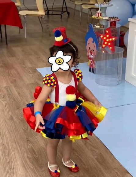 Fantasia Tema circo/palhaçinha Completa. Tamanho 1 ou 2.