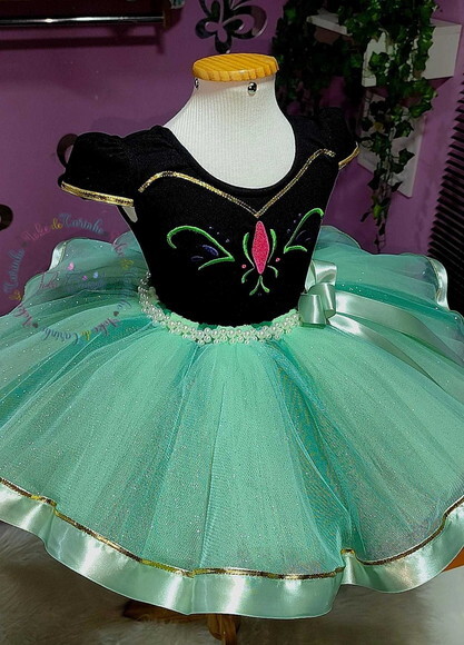 Fantasia Tema frozen (ana). Tamanho 4 ou 6 Anos..