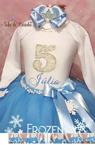 Fantasia tema Frozen. Tamanho 4 ou 6 anos..
