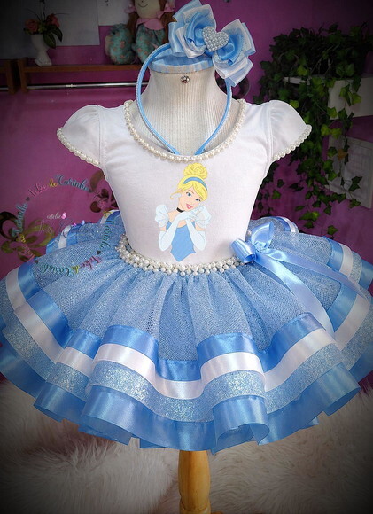 Fantasia Tema princesas/cinderela. Tamanho 3 até 6 Anos.