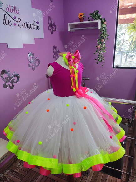 Look de Festa neon. Tamanho 12 ou 14 Anos.
