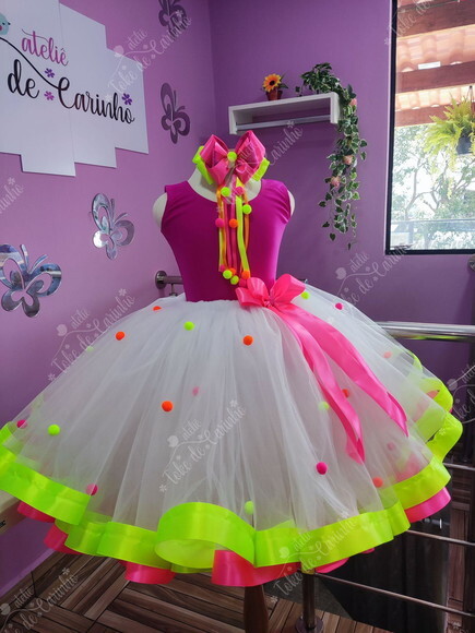 Look de Festa neon. Tamanho 12 ou 14 Anos.