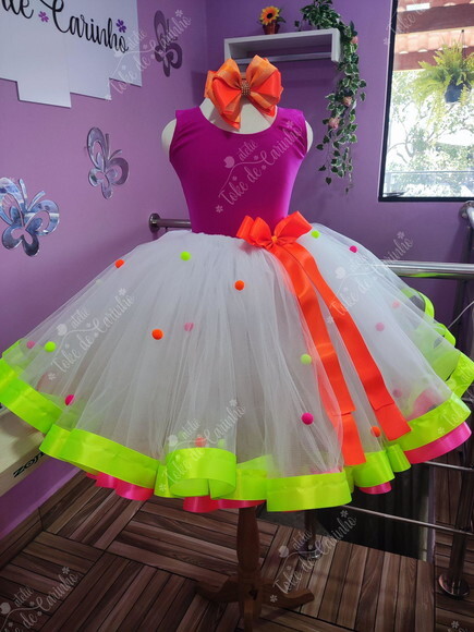 Look de Festa neon. Tamanho 4 ou 6 Anos.