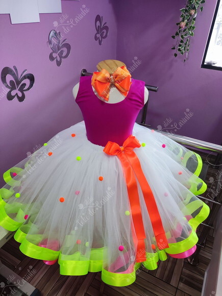 Look de Festa neon. Tamanho 4 ou 6 Anos.