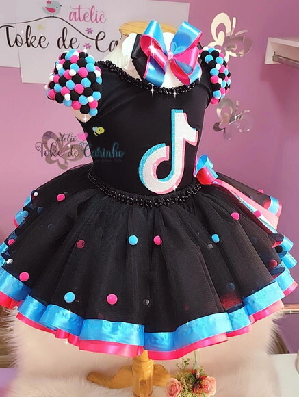 Look Tema tik Tok. Tamanho 4 ou 6 Anos.