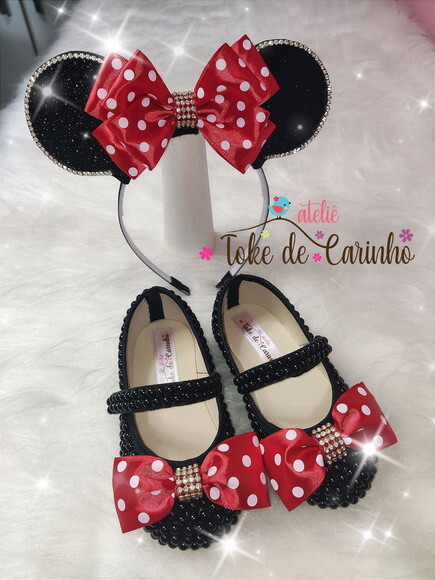 Sapatilha + Tiara tema Minnie.