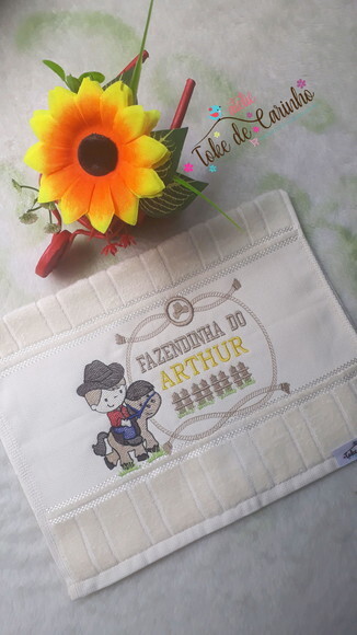 Toalhinha Escolar Personalizada Bordada.