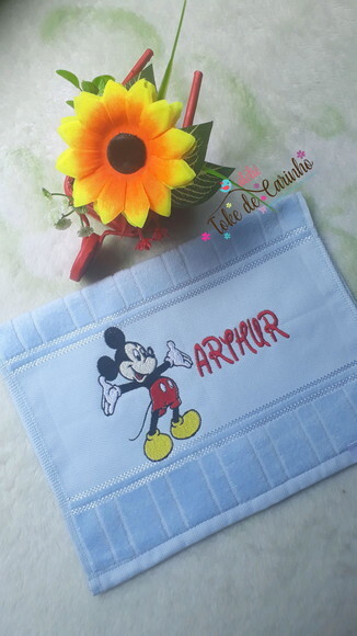 Toalhinha Escolar Personalizada Bordada.