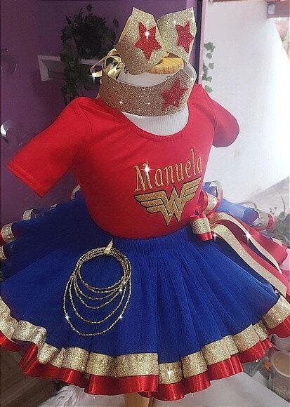 Fantasia Mulher Maravilha. Tamanho 4 ou 6 Anos.