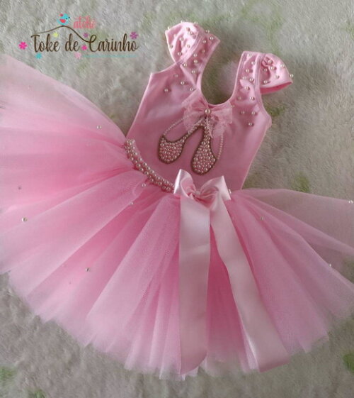 Fantasia tema Bailarina + Sapatilha . Tamanho 4 ou 6 anos.
