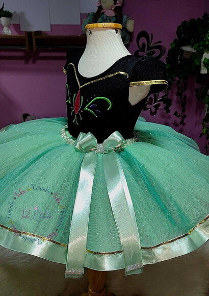 Fantasia Tema frozen (ana). Tamanho 4 ou 6 Anos..