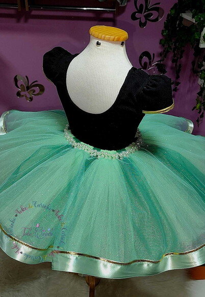 Fantasia Tema frozen (ana). Tamanho 4 ou 6 Anos..