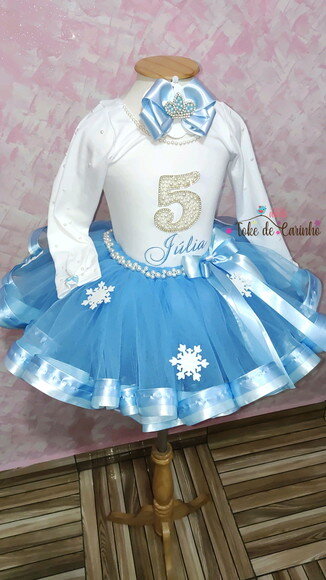 Fantasia tema "Frozen". Tamanho 4 ou 6 anos..