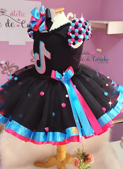 Look Tema tik Tok. Tamanho 12 ou 14 Anos.