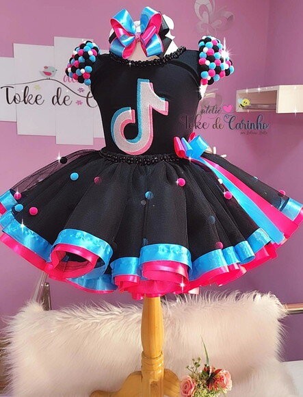 Look Tema "tik Tok". Tamanho 12 ou 14 Anos.