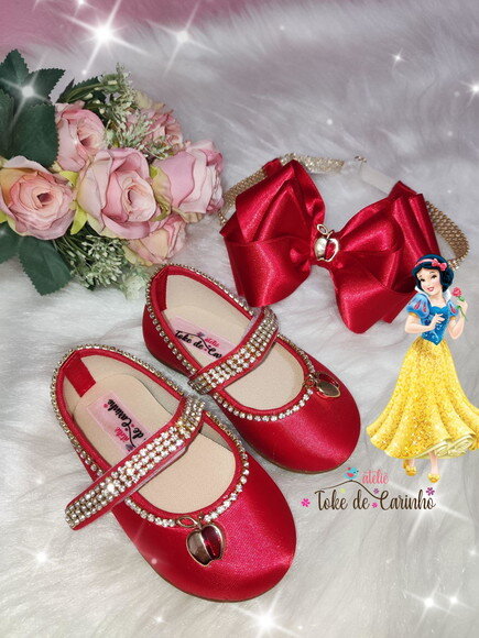 Sapatilha + Tiara "branca de Neve". Tam 18 ao 27.