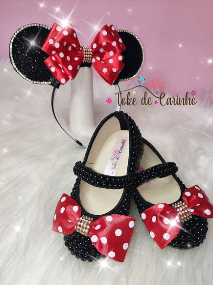 Sapatilha + Tiara tema Minnie.