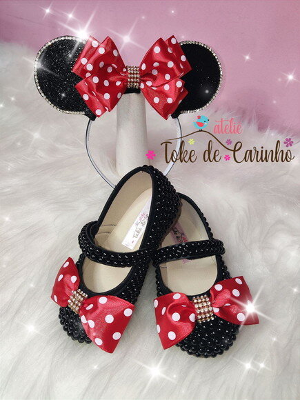 Sapatilha + Tiara tema Minnie.