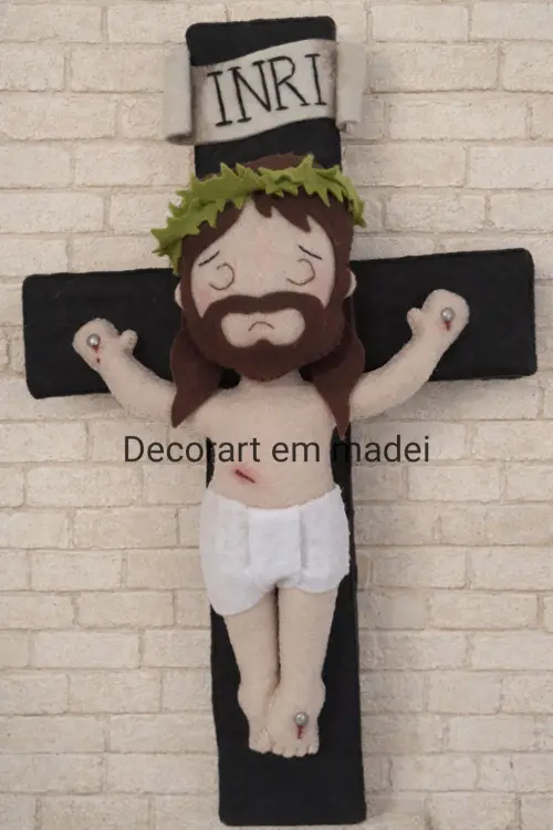Jesus Crucificado boneco em feltro