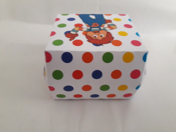 50 Caixa mini burguer e 50 caixa batata, em qualquer tema.