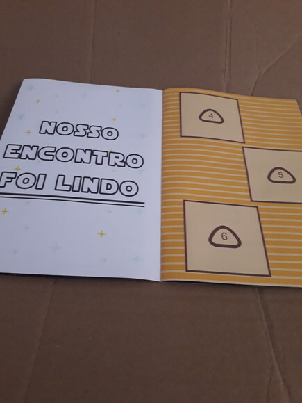 Álbum com figurinhas qualquer tema sem caixa.