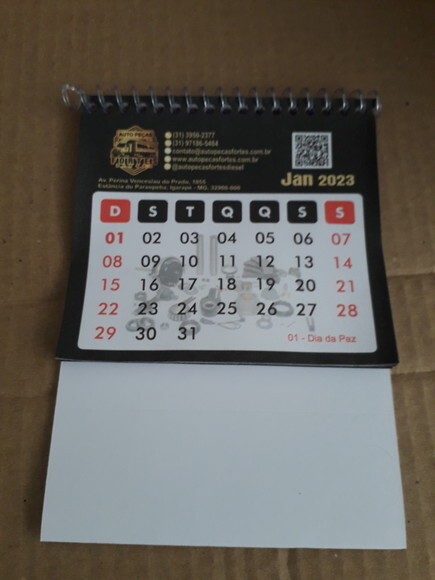 calendário de mesa com espiral