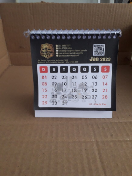 calendário de mesa com espiral