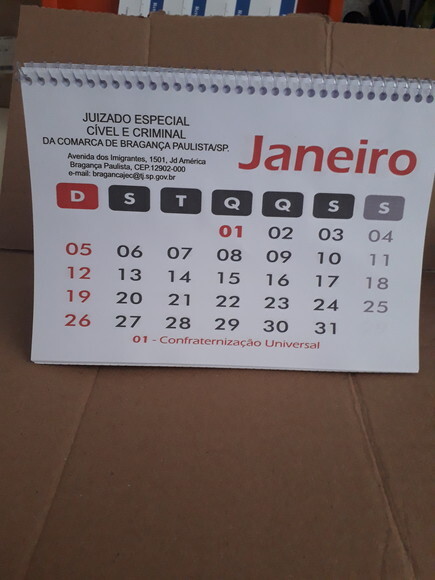 calendário de mesa com espiral fotográfico