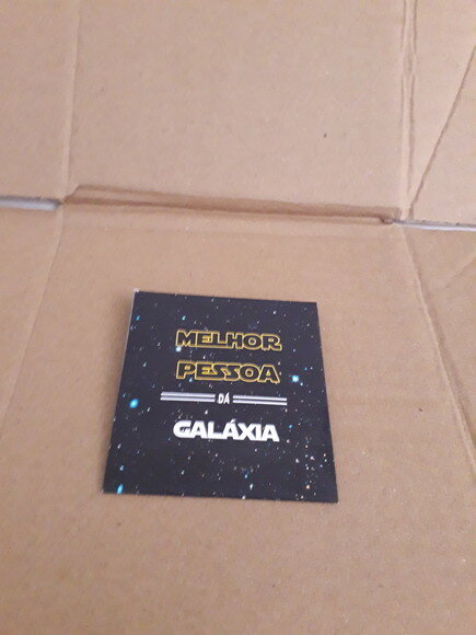 Álbum com figurinhas qualquer tema.