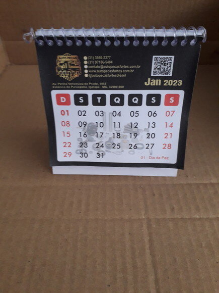 calendário de mesa com espiral