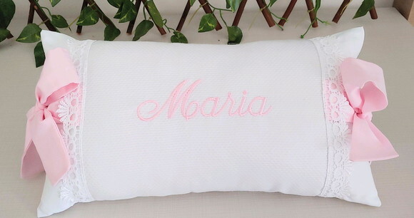 Almofada com Nome Bordado Bebê - Personalizado