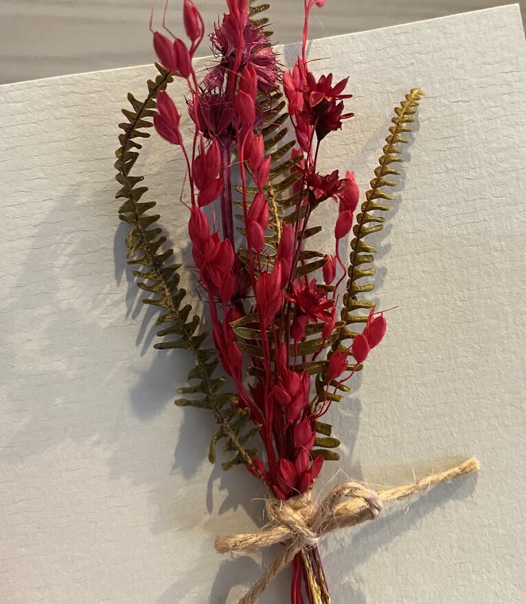 Cartão Floral Artesanal com Flores Secas
