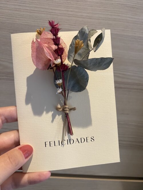 Cartão Floral Artesanal com Flores Secas