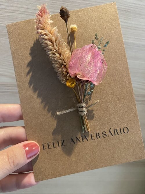 Cartão Floral Artesanal com Flores Secas