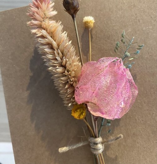 Cartão Floral Artesanal com Flores Secas