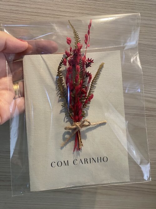 Cartão Floral Artesanal com Flores Secas