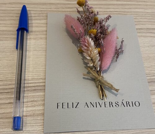 Cartão Floral Artesanal com Flores Secas