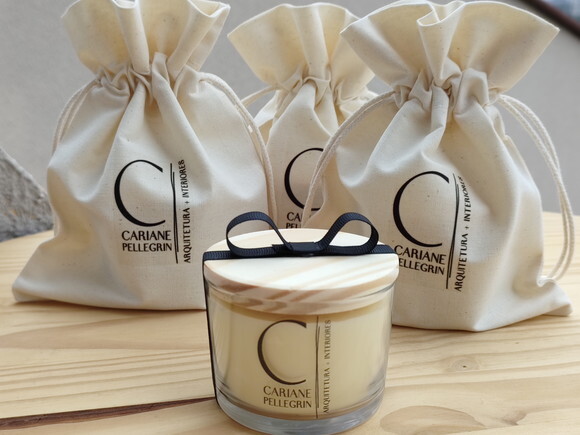 Brinde Vela Aromática 100g e Saquinho Personalizado com Logo