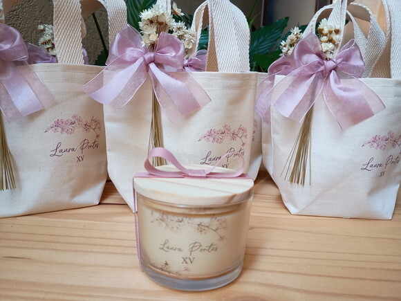 Lembrança Aniversário Vela Aromática 100g com Mini Ecobag