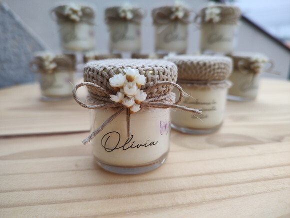 Lembrança Vela Aromática 40g com nome do bebê e mini buque