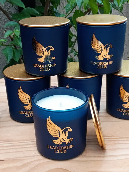 Vela Aromática 220g com Personalização Dourada e Tampa Metal