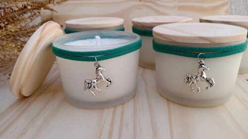 Lembrança Vela Aromática 100g com Pingente Tampa de Madeira