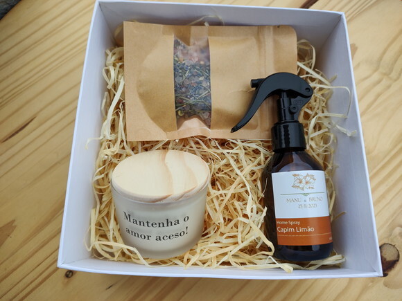 Kit Vela Aromática 100g com Home Spray 100ml Caixa Cartonada